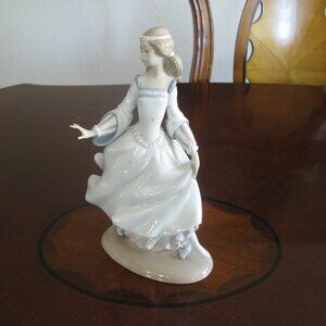 Vintage Lladro Cinderella's Lost Slipper Fine Porcelain Figurine #4828